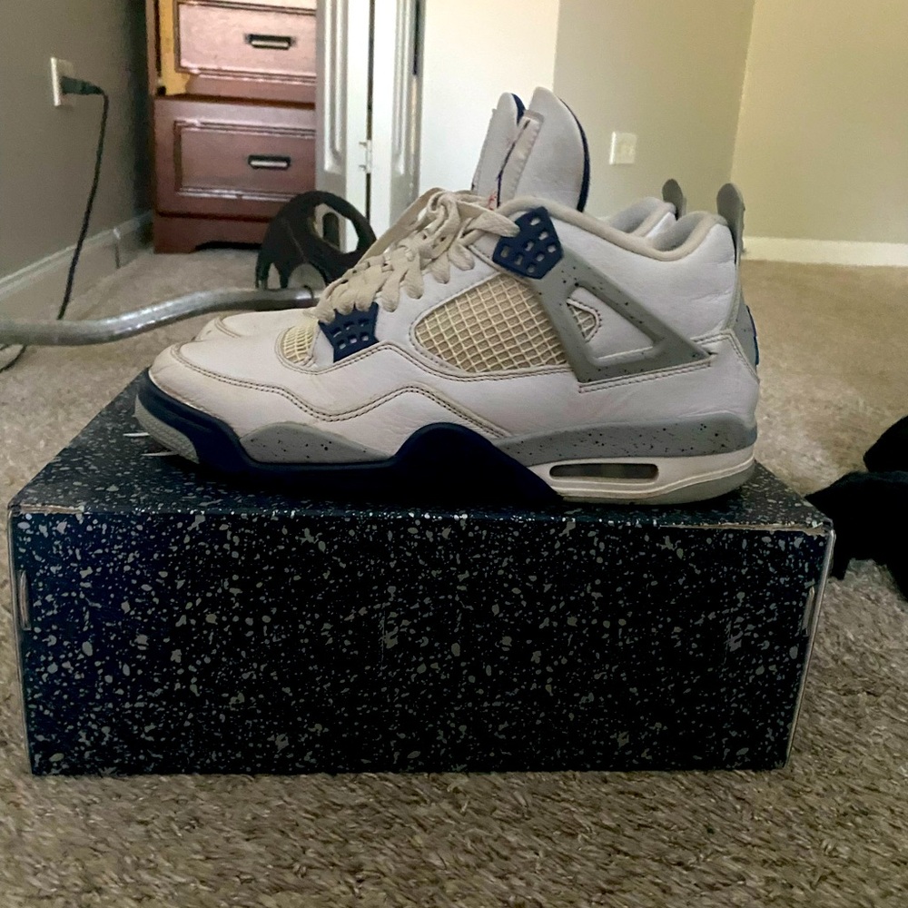 Jordan 4 midnight Navy Slightly used